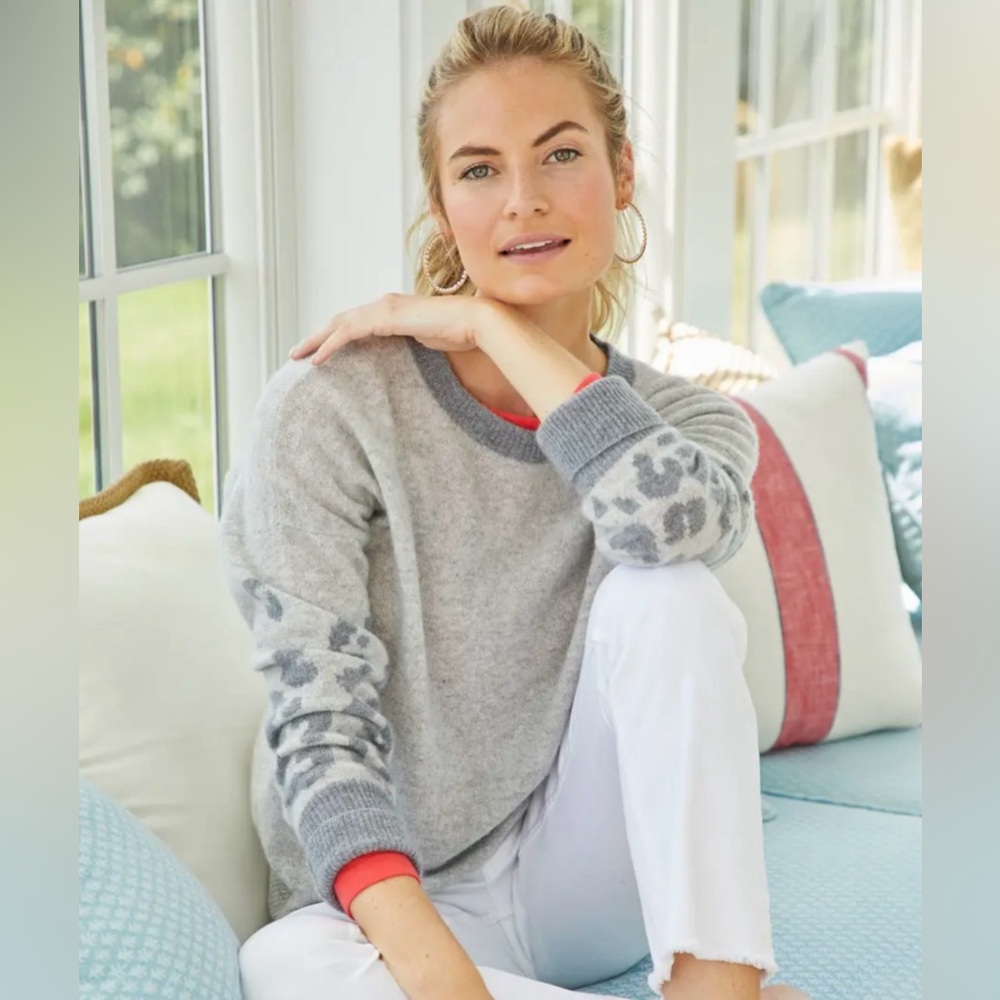 NWT Vineyard Vines Lofty 100% Cashmere Leopard Crew in Light Gray Heather Size M